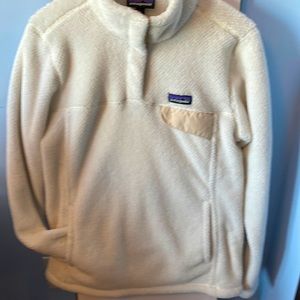 Woman’s White Patagonia 1/4 neck sweater/sweatshirt. Smoke free home